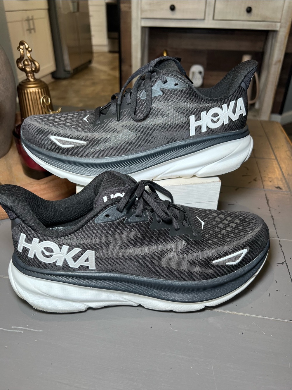 Hoka One One Clifton 9 Women's Size 10 B (Wide) Running Shoes Black  White